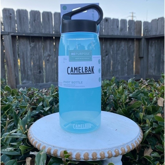 NWT-CAMELBAK Blue 32 OZ, BPA, BPS & BPF Free Pivot Water Bottle - Picture 2 of 5